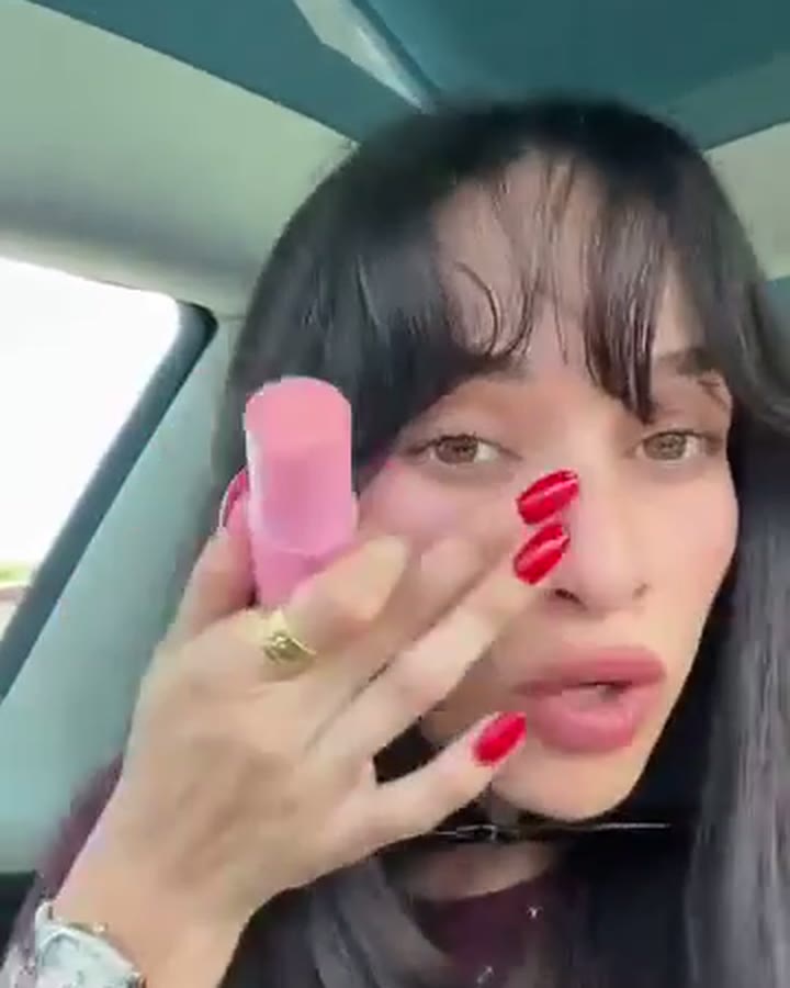 Masajeando el bálsamo hasta absorberlo