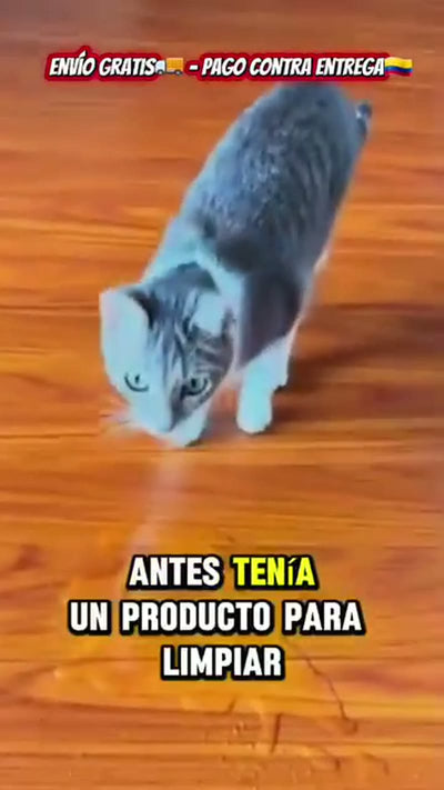 Persona usando el spray ODOR ZERO en casa (5 de 10)
