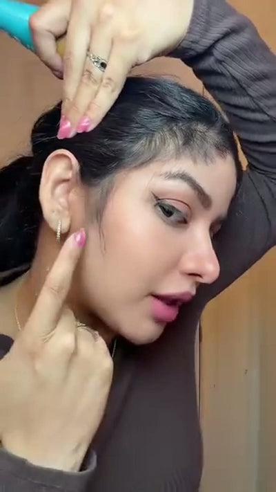 Usuaria mostrando la crema Professional Hair (2 de 12)