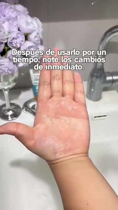 Usuaria mostrando la crema Professional Hair (10 de 12)