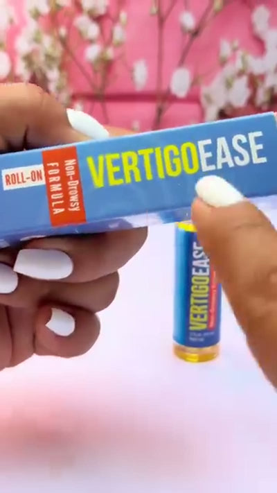Persona mostrando el roll-on Vertigo Ease (4 de 15)