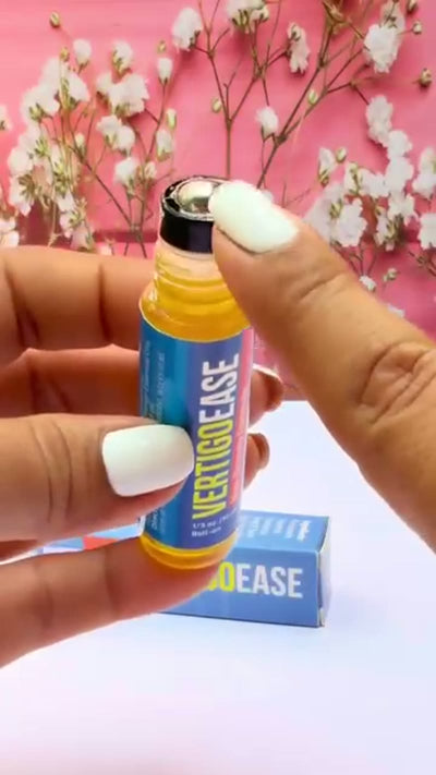 Persona mostrando el roll-on Vertigo Ease (5 de 15)