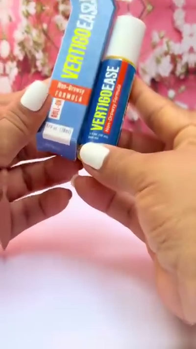 Persona mostrando el roll-on Vertigo Ease (6 de 15)