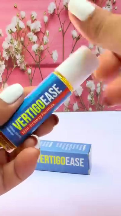 Persona mostrando el roll-on Vertigo Ease (7 de 15)