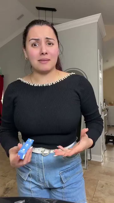 Persona mostrando el roll-on Vertigo Ease (11 de 15)
