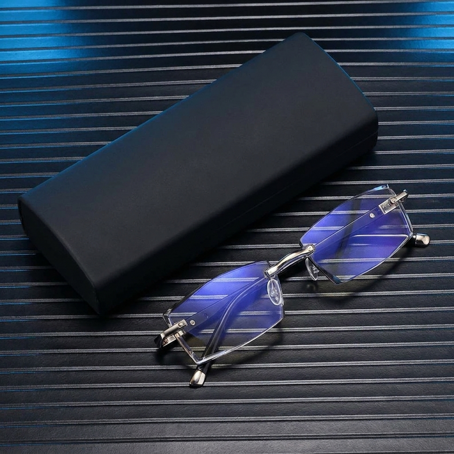 Las gafas junto a su estuche rígido